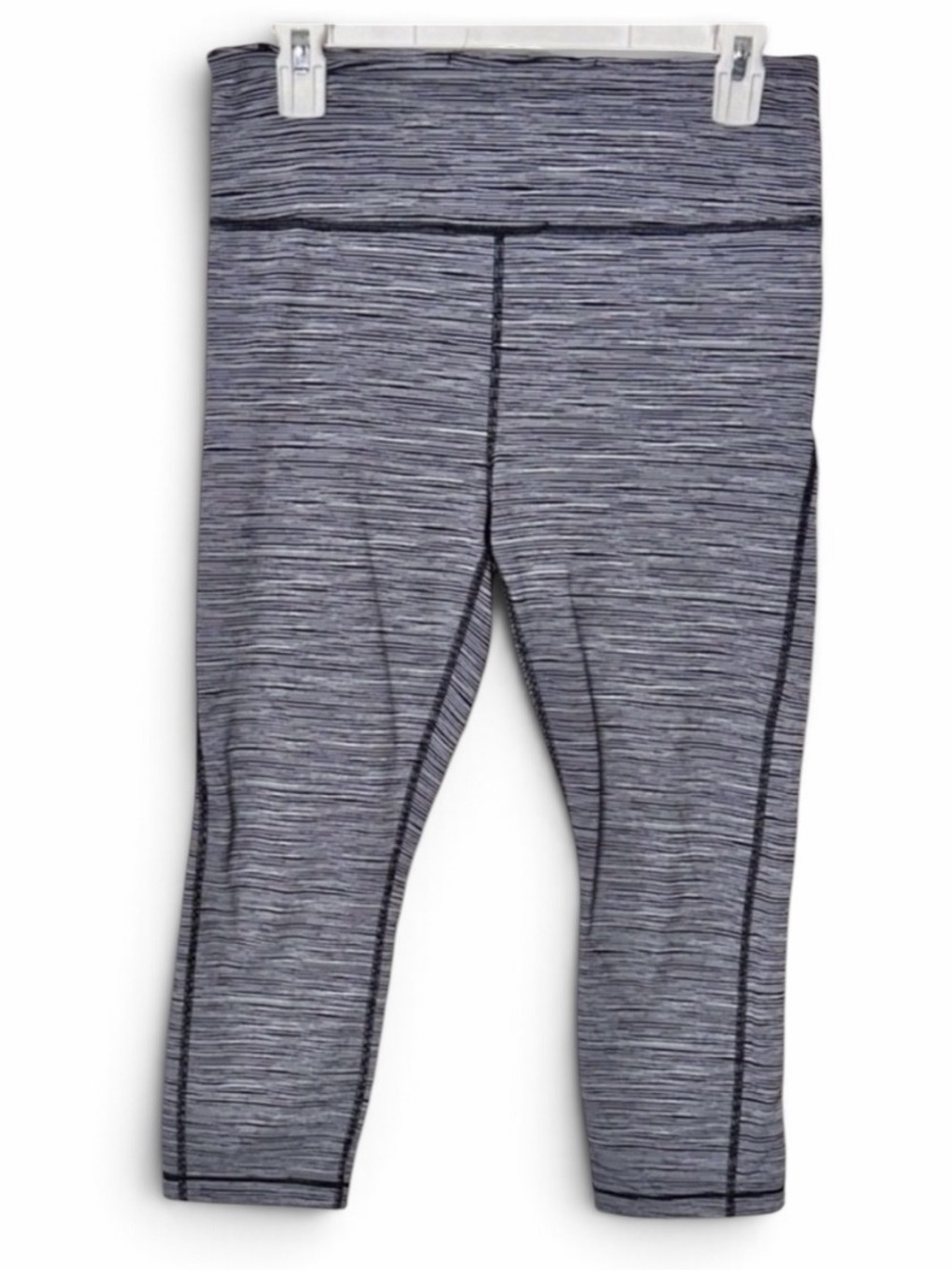 Athleta Linear Lines Ultimate Capri Leggings Size Medium